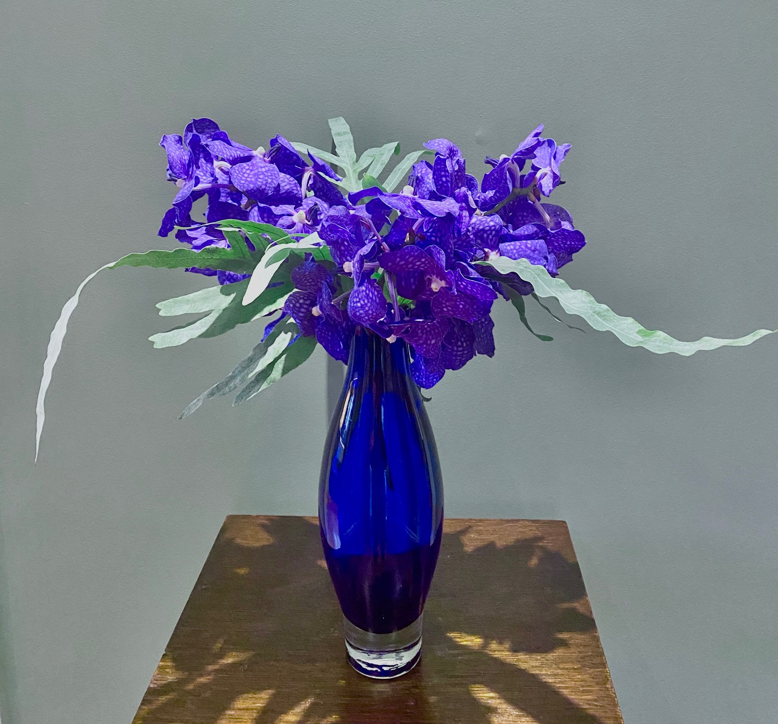 orchid-bouquet-blue-vase